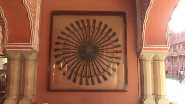 Jaipur, India - City Palace painting from old-time rifles — Stock Video