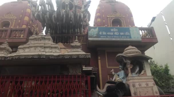 New Delhi, Inde, 11 novembre 2019, bâtiments intéressants dans les rues de la ville partie 2 — Video