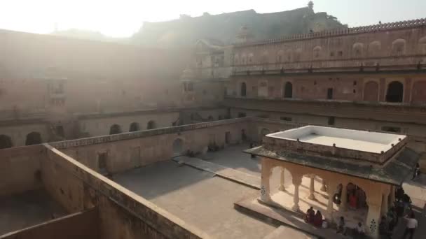 Jaipur, Indie, 05 listopada 2019, Amer Fort widok z góry placu wewnątrz podwórka część 2 — Wideo stockowe