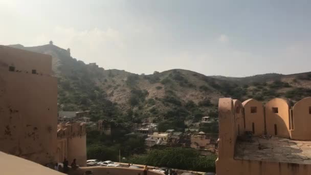 Jaipur, Indie, 05 listopada 2019, Amer Fort, widok na góry z wysokości muru — Wideo stockowe