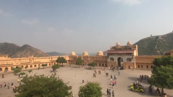 Джайпур, Индия, 05 ноября 2019 года, Форт Амер, вид сверху на площадь старой крепости — стоковое видео