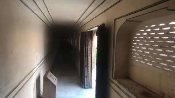 Jaipur, Indien, 05 november 2019, Amer Fort korridor av den inre strukturen i fästningen — Stockvideo