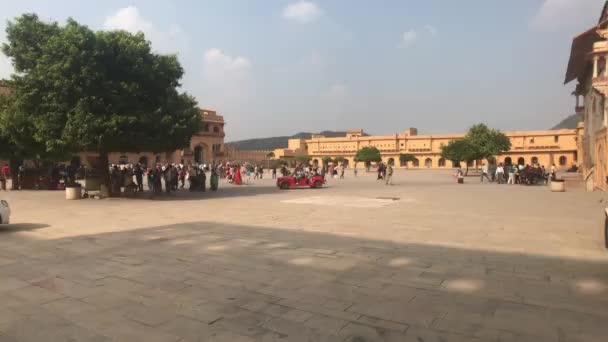 Jaipur, Indien, 05 november 2019, Amer Fort, område med turister i bra väder — Stockvideo