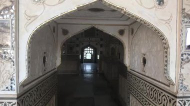 Jaipur, Hindistan, Kasım 05, 2019, Amer Kalesi, desenli ve yüksek tavanlı büyük giriş