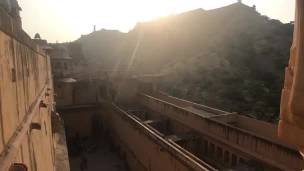 Jaipur, India, November 05, 2019 Amer Erődfal egy régi erőd sok ajtóval és ablakkal rész 3 — Stock videók