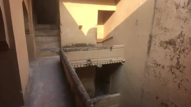 Jaipur, Indie, 05. listopadu 2019 Amer Fort vnitřní nádvoří pevnosti ekonomické prostory část 6 — Stock video