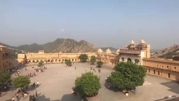 Jaipur, India, 05 november 2019, Amer Fort, gebied wachten op toeristen in de vroege ochtend — Stockvideo