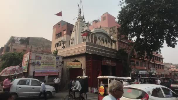 Jaipur, Índia - 03 de novembro de 2019: tráfego urbano com moradores locais — Vídeo de Stock