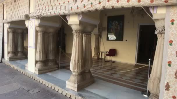 Jaipur, Índia - Palácio da Cidade e colunas originais na área de recreação — Vídeo de Stock