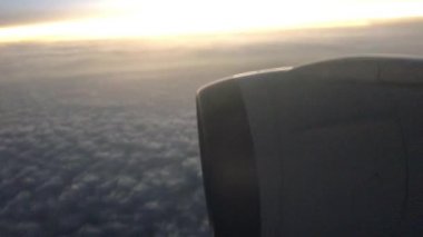 Yeni Delhi, Hindistan, 11 Kasım 2019, gökyüzünde bir uçakla