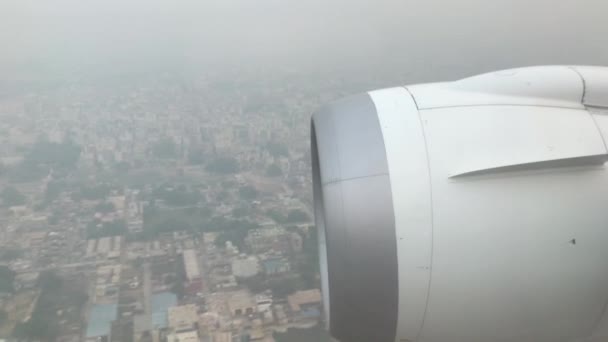 Nueva Delhi, India, 11 de noviembre de 2019, en un avión en el cielo sobre la ciudad parte 2 — Vídeos de Stock