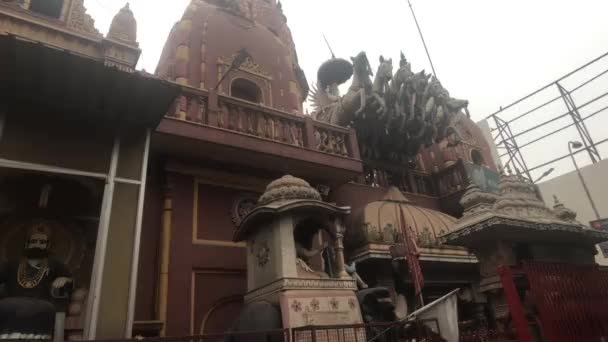 New Delhi, India, November 11, 2019, interesting buildings on the streets of the city — Stock Video