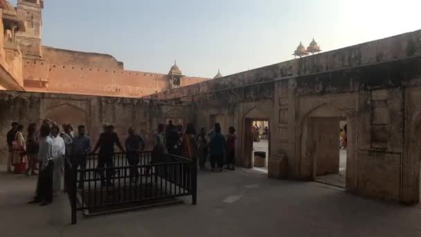 Jaipur, India, November 05, 2019 Amer Fort tourists walk on different levels of the fortress part 7 — 图库视频影像