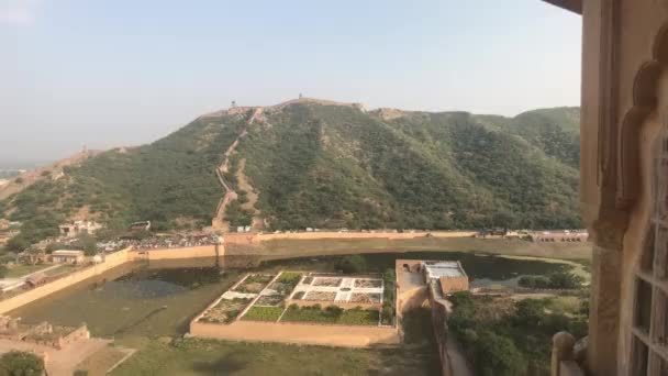 Jaipur, India, 05 november 2019, Amer Fort uitzicht op de gebouwen aan de voet van de berg — Stockvideo