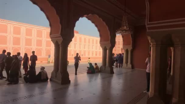Jaipur, India - November 04, 2019: City Palace tourists are resting from a long excursion — ストック動画