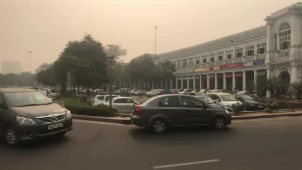 New Delhi, India, November 11, 2019, standard street of the Indian capital with tourists part 5 — 图库视频影像