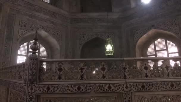 Agra, India, 10 november 2019, Taj Mahal, Hal in de tempel deel 2 — Stockvideo