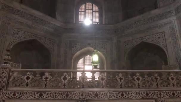 Agra, Indie, 10. listopadu 2019, Taj Mahal, hala uvnitř chrámu část 4 — Stock video
