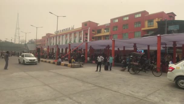 New Delhi, India, November 11, 2019, the territory of the railway station with tourists part 6 — 비디오