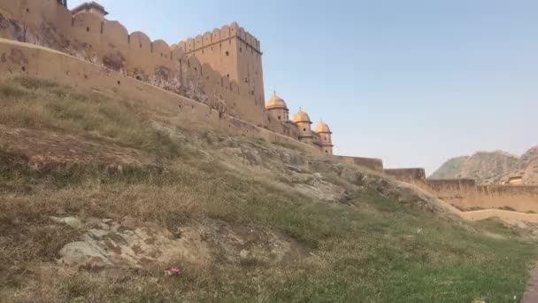 Jaipur, Ινδία, 05 Νοεμβρίου 2019, Amer Fort άποψη των παρατηρητηρίων κάτω από το φρούριο — Αρχείο Βίντεο