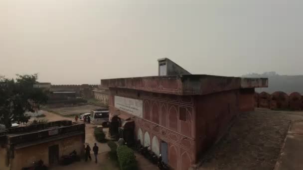 Jaipur, India - view of the well-preserved walls and buildings of the old fort part 15 — 비디오