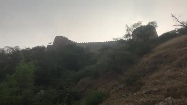 Jaipur, indien - lange befestigte Mauer in der alten Festung Teil 4 — Stockvideo