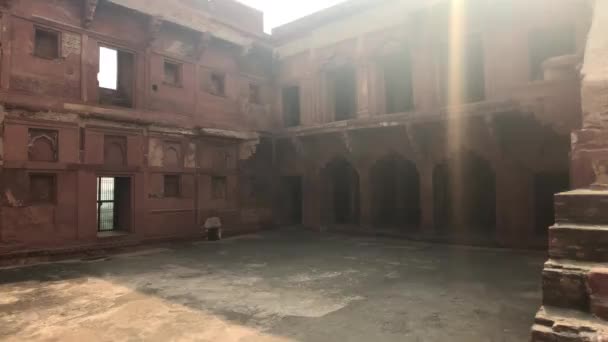 Агра, Индия - Форт Агра, хорошо сохранившийся красный форт, часть 1 — стоковое видео