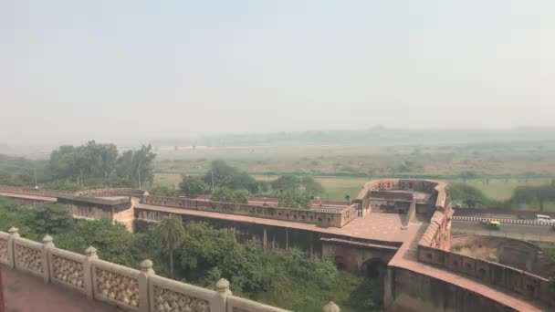 Агра, Индия - Форт Агра, вид на стены старого форта сверху — стоковое видео