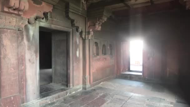 Агра, Индия - Форт Агра, комната в здании старого форта — стоковое видео