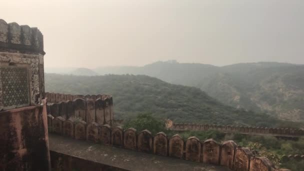 Jaipur, Indie - krásný výhled na okolí z výšky pevnosti část 15 — Stock video