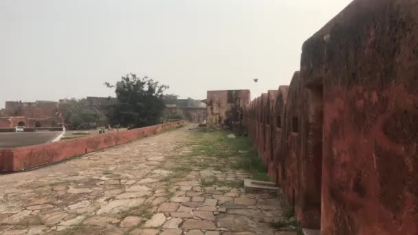 Jaipur, India - las paredes antiguas del fuerte y la vista de las montañas de la altura de la parte 3 — Vídeo de stock