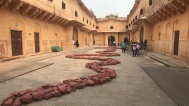 Jaipur, Hindistan - 05 Kasım 2019: Nahargarh Fort turist grubu