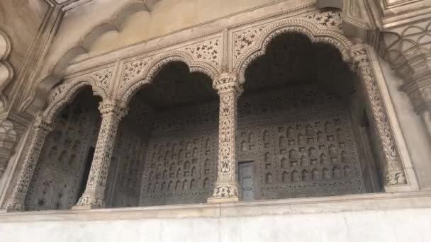 印度阿格拉-阿格拉堡，阳台上拱形窗户 — 图库视频影像