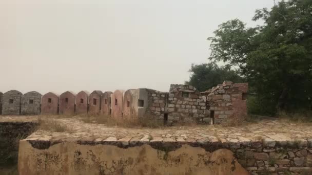 Jaipur, Indien - defensiva strukturer på en hög bergsdel 6 — Stockvideo