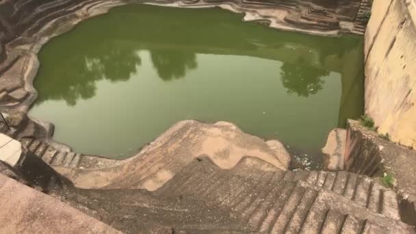 Jaipur, Indie - Abluistický bazén uvnitř pevnosti část 3 — Stock video