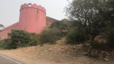 Jaipur, Hindistan - eski kale bölüm 14 'te uzun güçlendirilmiş duvar