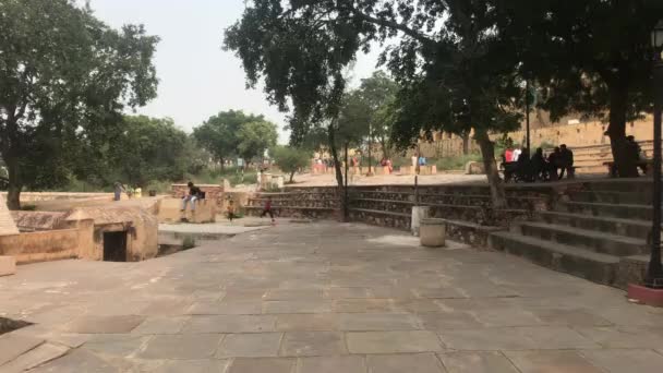 Jaipur, India - November 05, 2019: Nahargarh Fort tourists run around the old amphitheatre — Stock Video