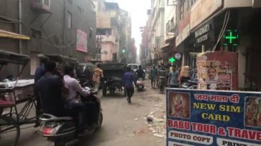 Yeni Delhi, Hindistan, 11 Kasım 2019, Hint başkentinin turistlerle dolu standart caddesi.
