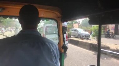 Jaipur, Hindistan - 03 Kasım 2019: Motorrickshi sürücüsü