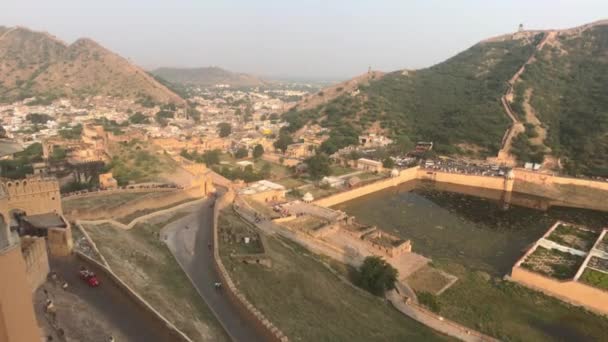 Jaipur, indien, 05. November 2019, amer fort Blick auf die Berge von der Festung unter der Sonne Teil 4 — Stockvideo