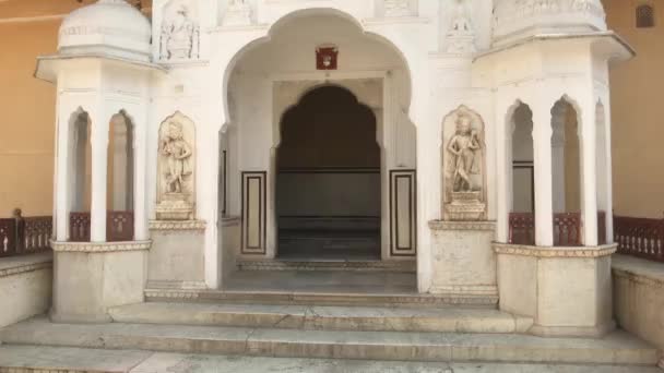 Jaipur, India - beautiful entrance to the complex — Stock Video