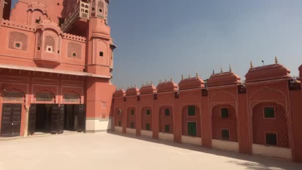 Jaipur, Indie - vnitřní balkóny a pokoje ve starém paláci část 3 — Stock video