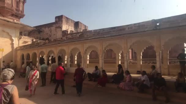 Jodhpur, India - November 06, 2019: Mehrangarh Fort tourists see the sights of the old fortress part 2 — Stock Video