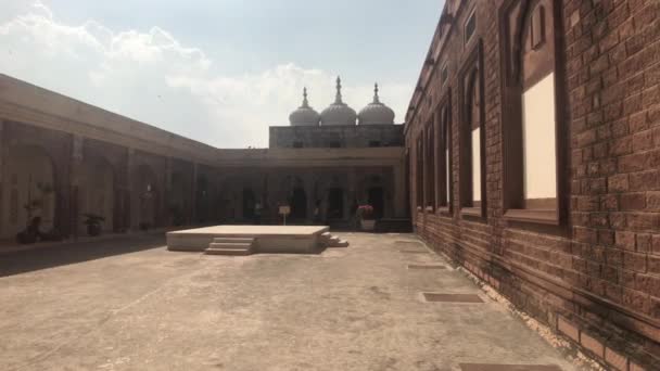 Jodhpur, Indie - masivní hradby nádvoří pevnosti část 3 — Stock video