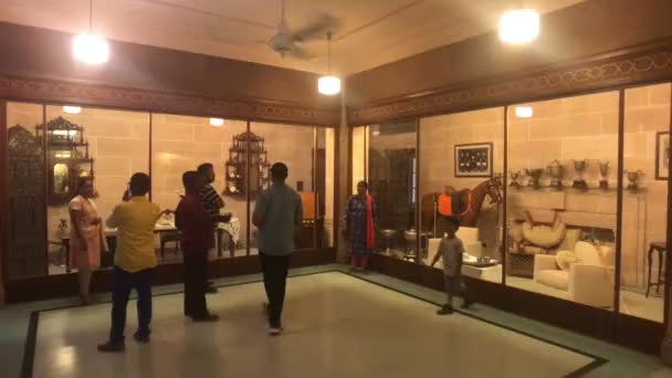 Jodhpur, India - November 06, 2019: Umaid Bhawan Palace tourists walk through the halls part 2 — ストック動画