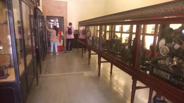 Jodhpur, India - November 06, 2019: Umaid Bhawan Palace tourists walk through the halls — Stock Video