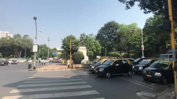 Mumbai, India - verkeer op de stad straat deel 5 — Stockvideo