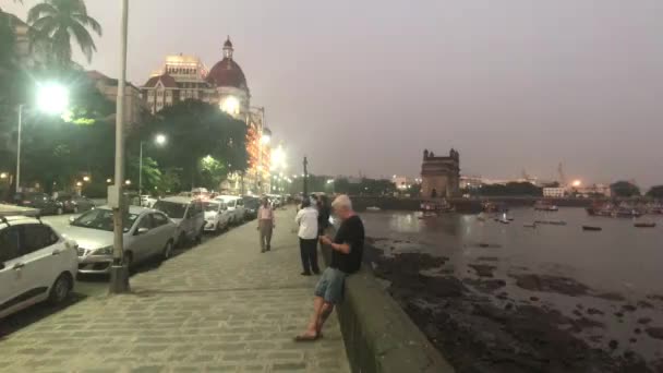 Mumbai, Hindistan - 10 Kasım 2019: turistler meydanın 9. — Stok video