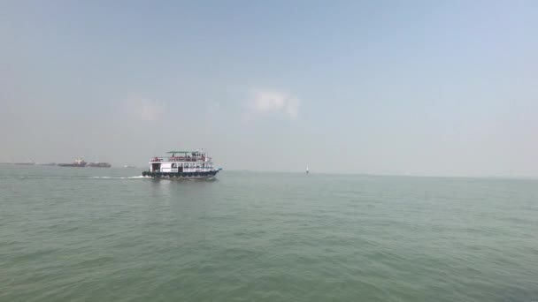 Bombaj, Indie - pohled na lodě v Arabském moři část 21 — Stock video
