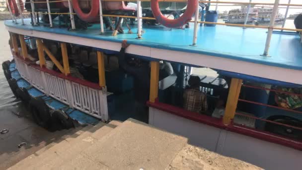 Mumbai, India - November 10, 2019: Arabian Sea tourists sit on a pleasure boat part 11 — Stockvideo